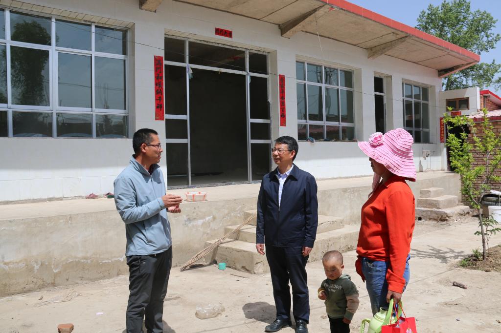 陈兴冲副校长赴康乐县鸣鹿乡鸣关村开展精准扶贫工作并慰问驻村干部