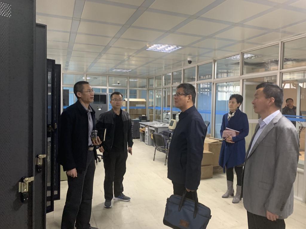 校纪委书记范爱国深入网络信息中心调研智慧校园项目