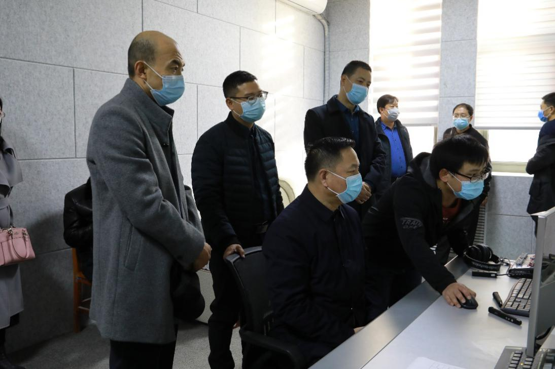 校领导检查指导继续教育学院在线课程资源建设与支持服务工作
