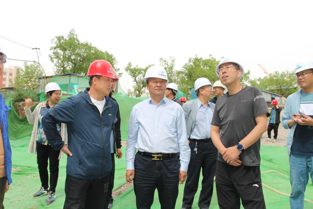 校领导检查在建项目安全生产情况