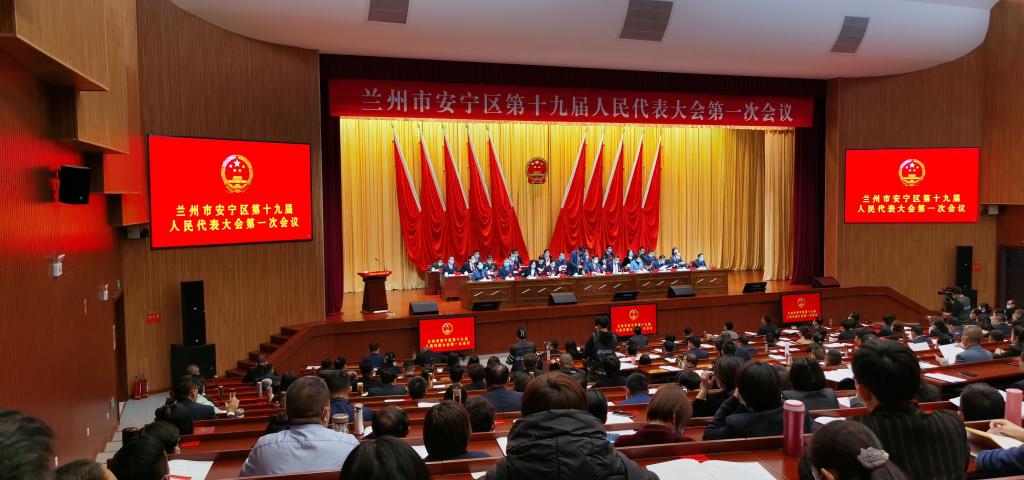 我校人大代表、政协委员积极履职尽责