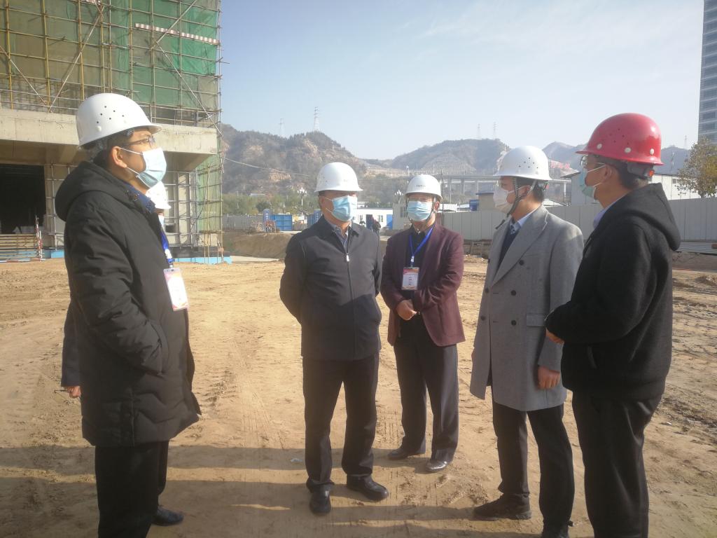 校领导督查我校在建项目工地疫情防控工作