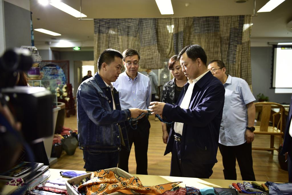 兰州市政协主席李宏亚一行来我校调研民族团结进步创建工作