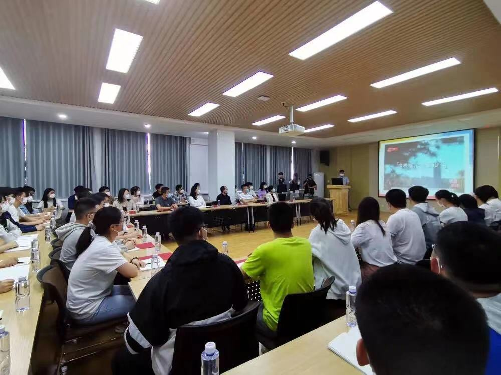 共青团甘肃省委副书记李华龙参加我校“五四青年节”特别主题团日活动