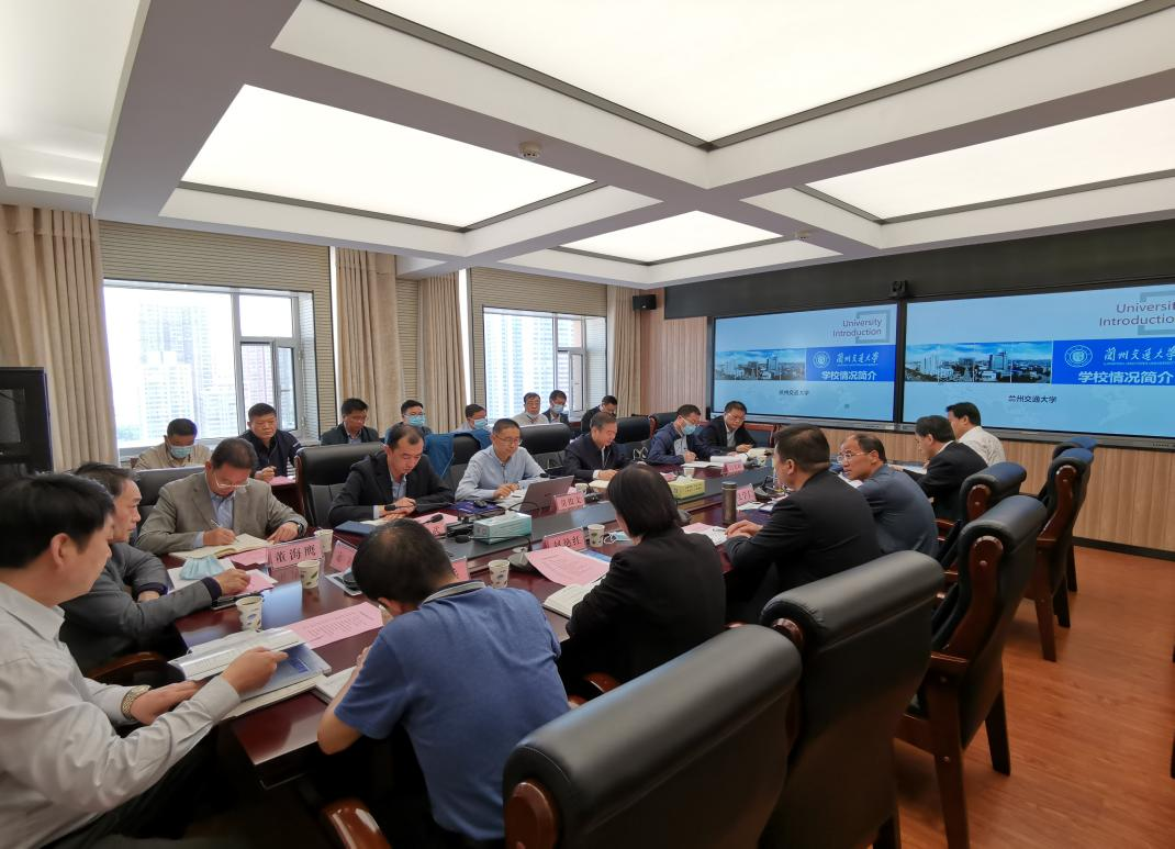 副校长党建武带队赴省委军民融合办汇报交流