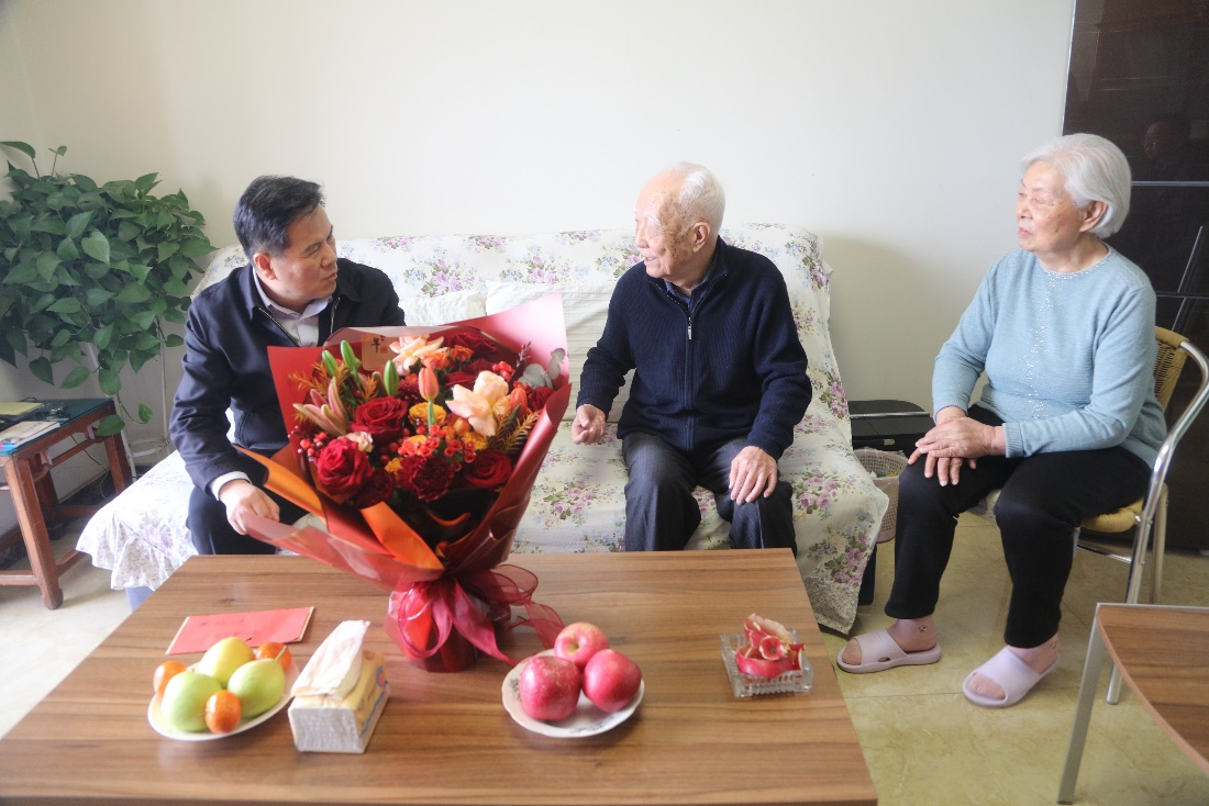 开云线上登录平台入口“两节”慰问送温暖活动