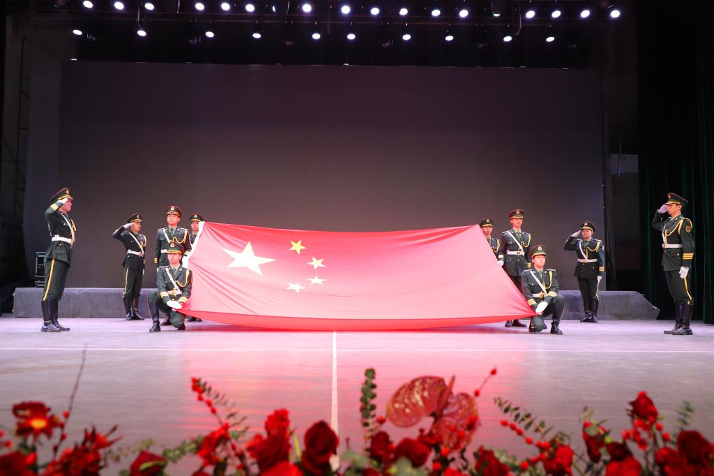 高举爱国旗帜 凝聚奋进力量——开云网页版登录入口礼迎天安门广场国旗仪式
