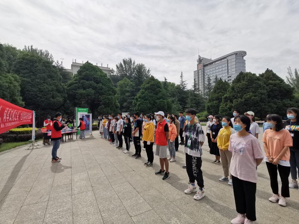 我校团委开展“共筑禁毒长城，共享文明成果”禁毒宣传活动