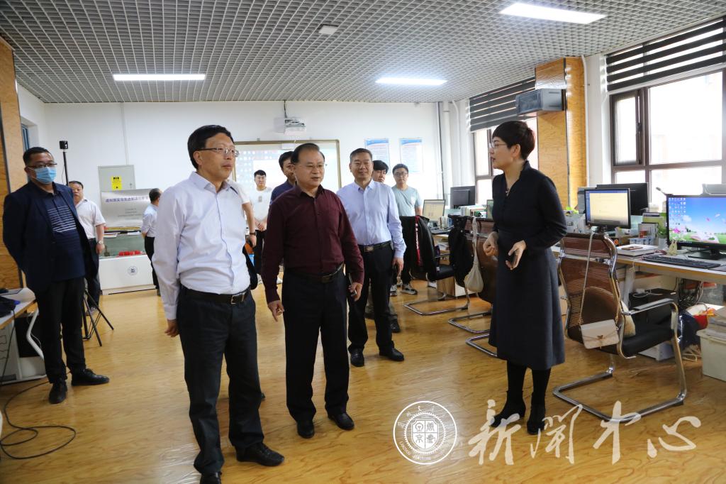 人民日报社甘肃分社社长董洪亮一行到访我校参观调研