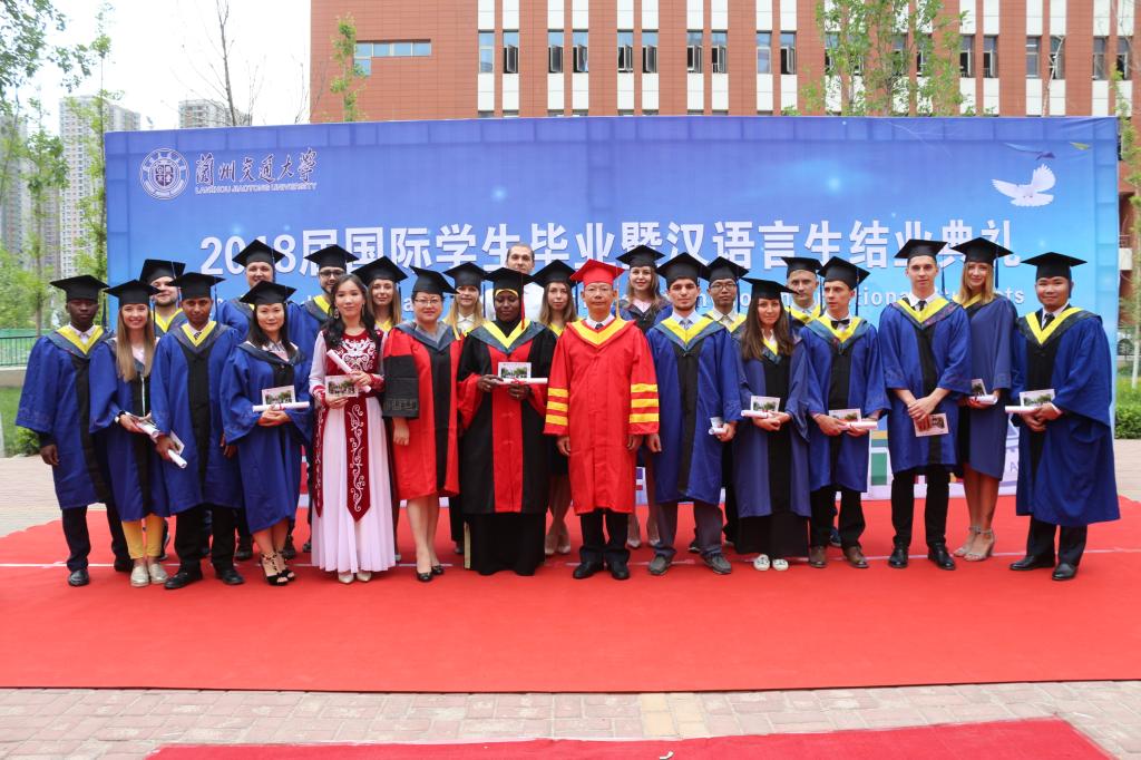 国际教育学院举行2018届国际学生毕业暨汉语言生结业典礼